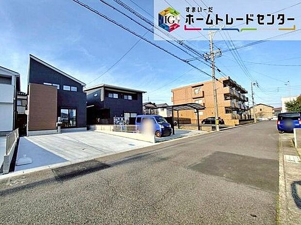 【前面道路含む現地写真】前面道路は閑静な住宅地をはしる車通りの少ない南側約6.01mの道路。
お車の出し入れが苦手なママや小さなお子様にも安心ですね。
しっかり舗装もされているので、ベビーカーや自転車で通っても快適です。