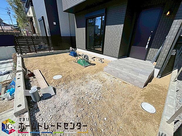【庭】４号地　お庭スペース☆
南向きのお庭がございます♪
マンションにはない戸建てならではのメリットです！
好きなお花でお庭をいっぱいに！
お子様やペットの遊び場にも♪