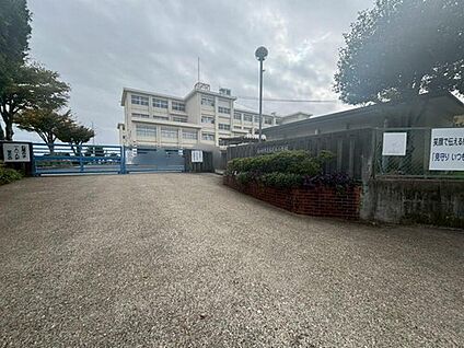 春日井市立石尾台小学校 587m(徒歩8分)