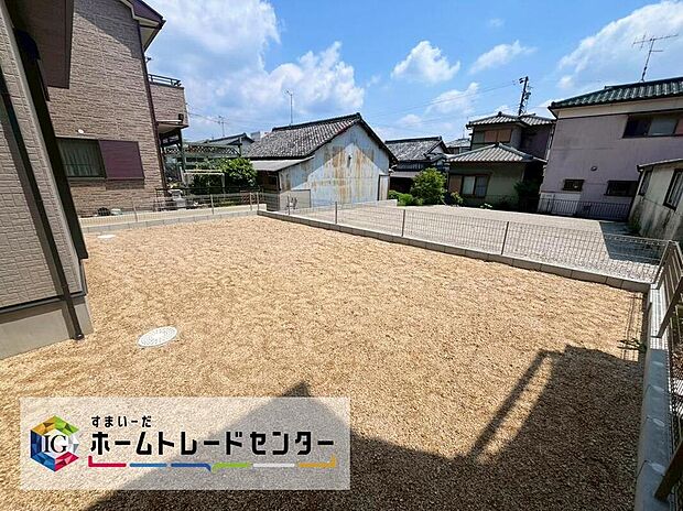 【庭】お庭がございます☆
マンションにはない戸建てならではのメリットです!
好きなお花でお庭をいっぱいに!
お子様やペットの遊び場にも♪