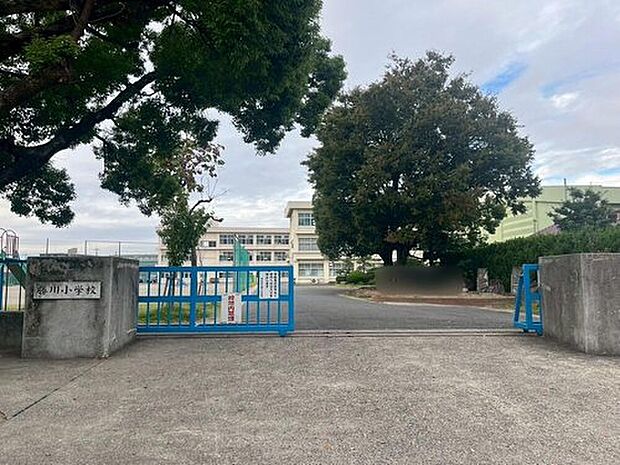 春日井市立勝川小学校(約310m)