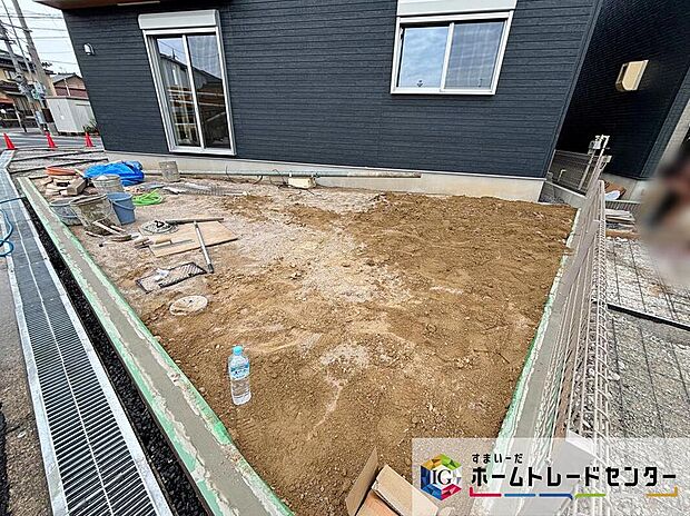 【庭】（１号棟）　お庭スペース☆
お庭がございます☆
マンションにはない戸建てならではのメリットです！
好きなお花でお庭をいっぱいに！
お子様やペットの遊び場にも♪