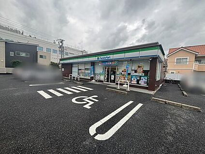 ファミリーマート朝宮公園前店 729m(徒歩10分)