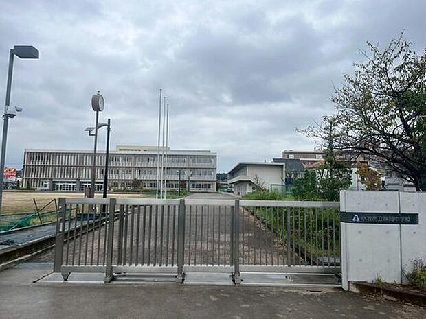 小牧市立味岡中学校(約990m)