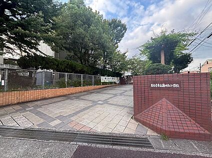 名古屋市立藤が丘小学校 450m(徒歩6分)