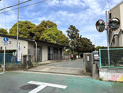 高師小学校 76m
