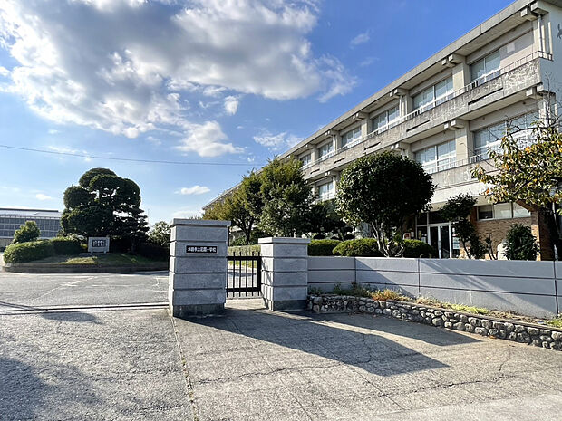 半田市立花園小学校(約600m)