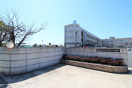 吉田方小学校 550m