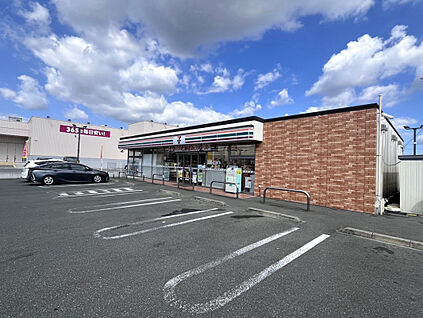 セブンイレブン豊橋菰口町3丁目店 750m