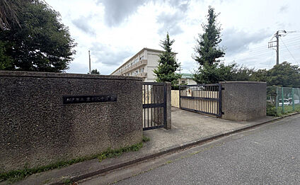 栗ケ沢中学校 277m