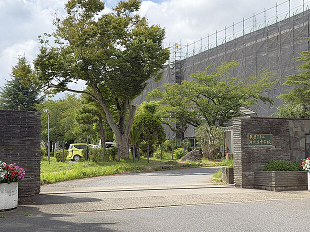湖北台中学校（約681m）