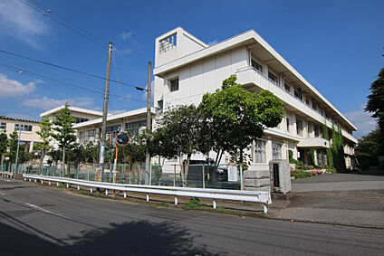牛久第二小学校 302m