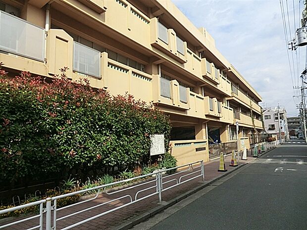 横浜市立末吉小学校(約185m)