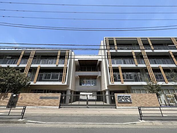 川崎市立大谷戸小学校(約308m)