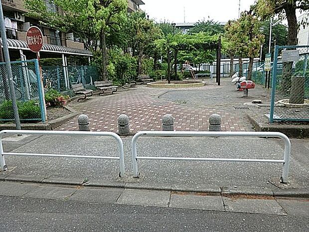 若葉町3丁目児童遊園(約604m)