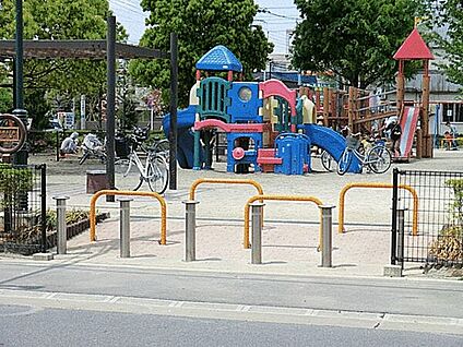 飯塚３丁目公園 384m