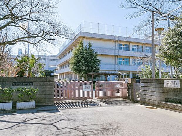 川口市立西中学校(約346m)