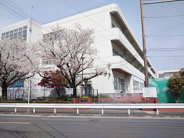 横浜市立新鶴見小学校(約230m)