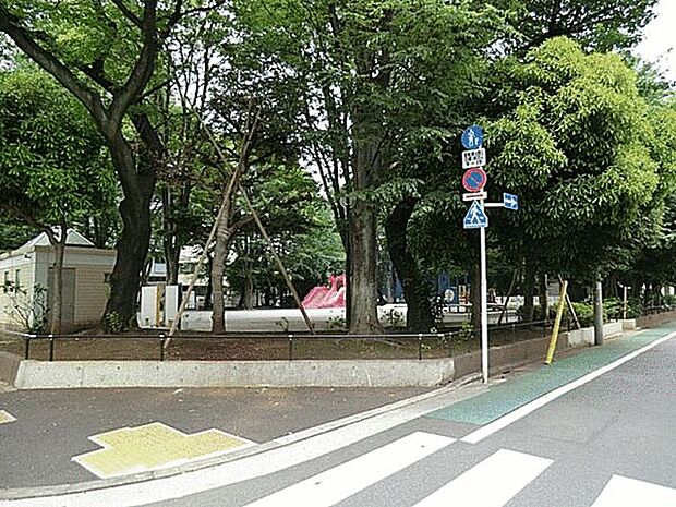 豊玉公園（約584m）