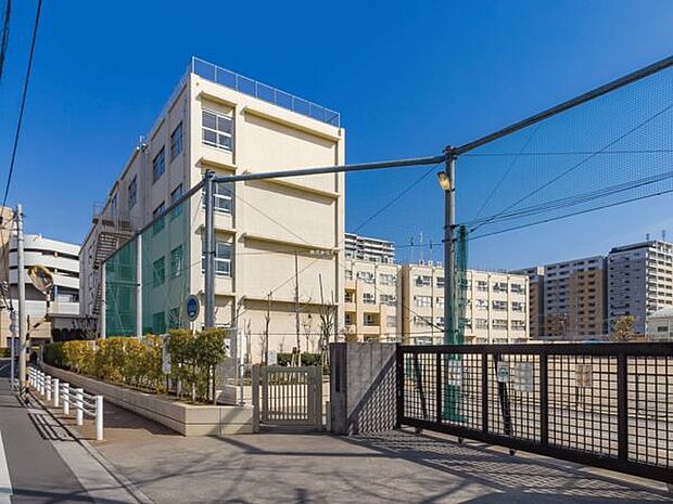 足立区立第七中学校（約331m）