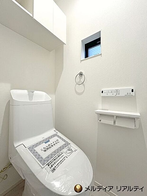 【内装】2号棟/トイレにはフチレス便器形状やリフトアップ機能などお掃除が楽になる機能付き♪