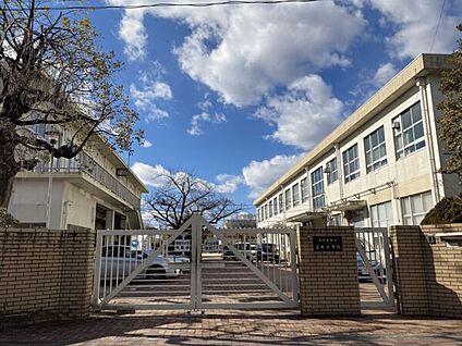 名古屋市立岩塚小学校 872m