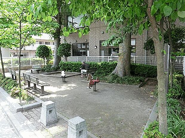 鹿手袋四丁目公園(約576m)