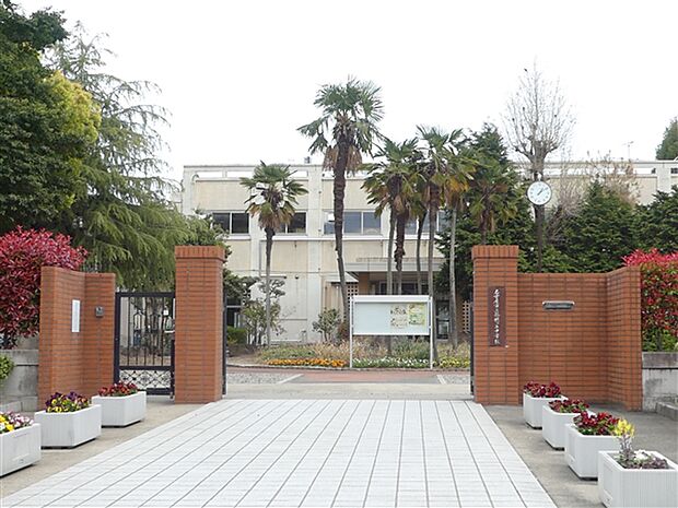 名古屋市立瑞穂ヶ丘中学校(約588m)