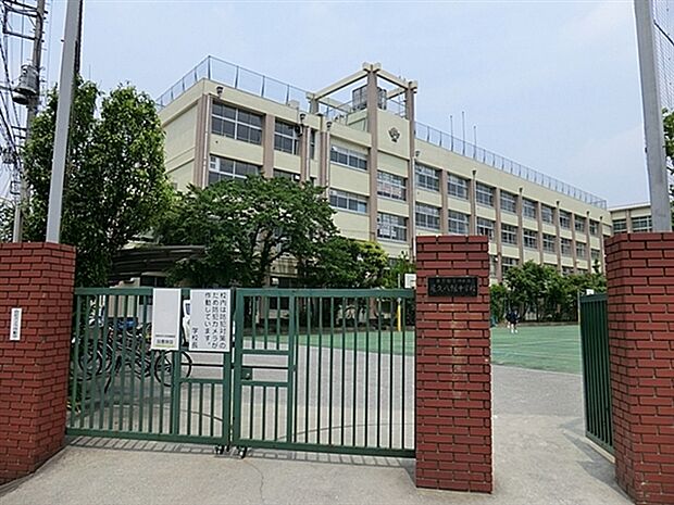 荒川区立尾久八幡中学校(約655m)