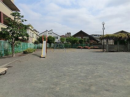 下小田中３丁目公園 844m