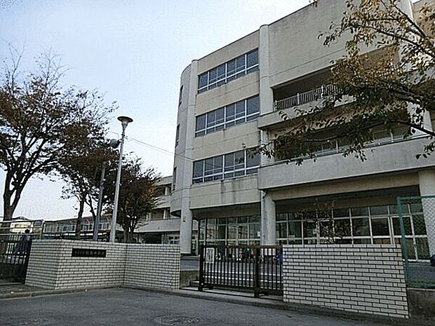 横浜市立飯島中学校(約403m)