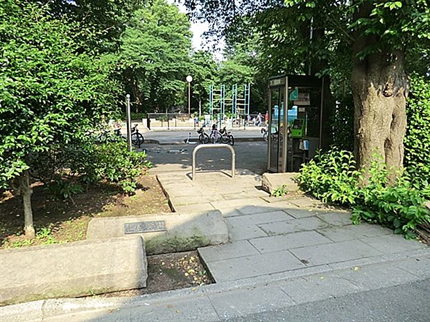 徳殿公園(約239m)