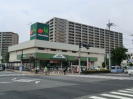 マルエツ与野店 384m