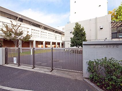 練馬区立大泉中学校 822m