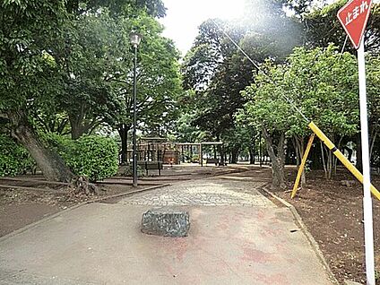 高根木戸近隣公園 1351m