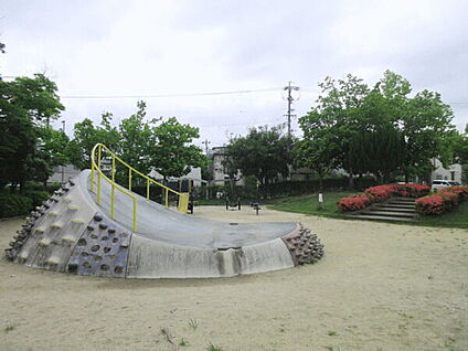 片塚公園 158m