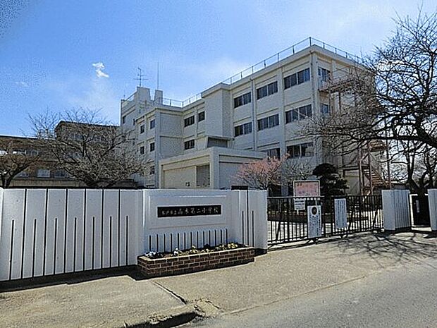 松戸市立高木第二小学校(約359m)
