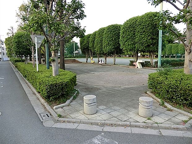 上木崎足立神社公園(約514m)