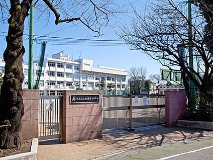 板橋区立板橋第五中学校 172m
