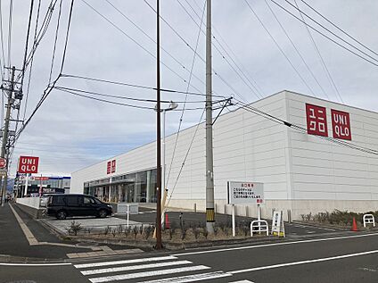 ユニクロ仙台泉店 1380m