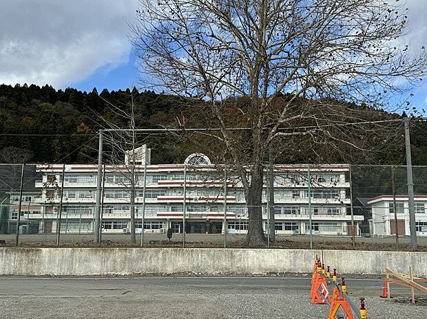 利府中学校(約1,400m)