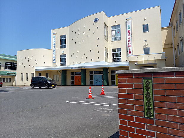 八戸市立吹上小学校(約1,360m)