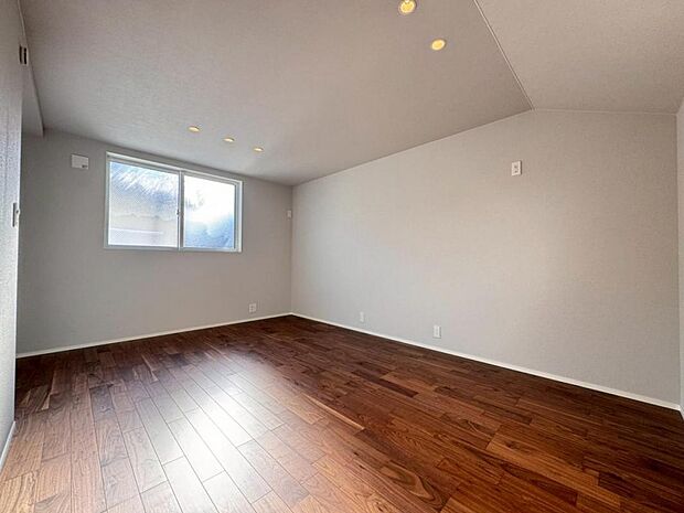 全室ゆとりある設計。お子様が大きくなっても手狭になることなくのびのびと生活頂けます。一人一人の個性溢れるお部屋創りを楽しんで頂けます。