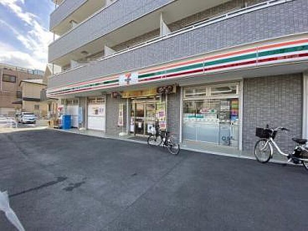セブン-イレブン 中野大和町中央通り店(約557m)