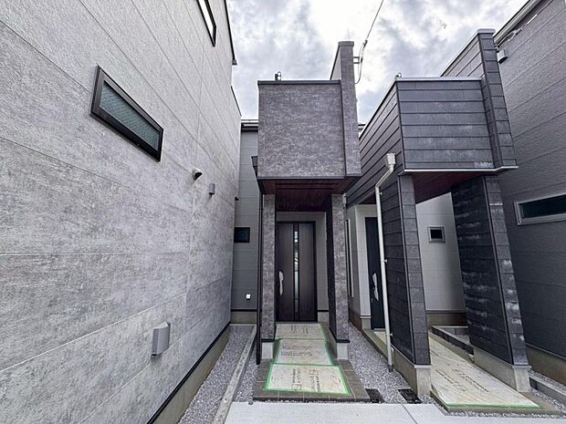 【外観】木造2階建て設計、3LDK+ルーフバルコニー+カースペース。暮らしを豊かにサポートする仕様設備や広々としたキッチンなど魅力が詰まったお住まいです。