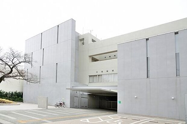 杉並区立井草中学校(約809m)