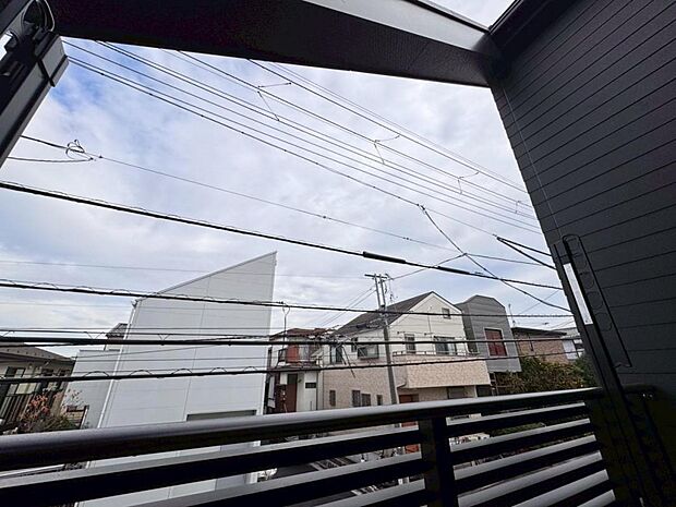 【眺望】圧迫感がなく、見晴らしや陽当りも良好です。閑静で落ち着いた街並みは心に安らぎとゆとりを叶えてくれます。