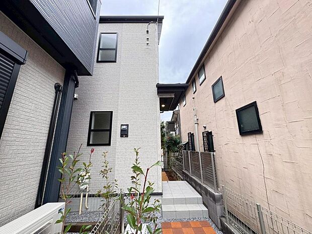 【外観】木造２階建て設計、３ＬＤＫ＋カースペース。暮らしを豊かにサポートする仕様設備や広々としたキッチンなど魅力が詰まったお住まいです。