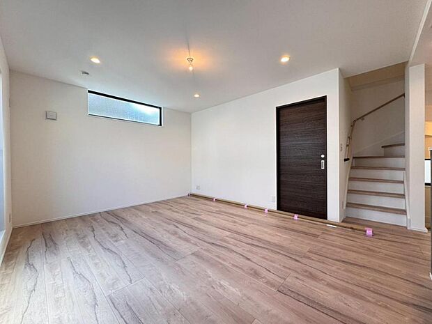 【ダイニング】家族のコミュニケーションを育むＬＤＫ。リビングイン階段を採用し、ご家族が自然と顔を合わせる設計になっています。