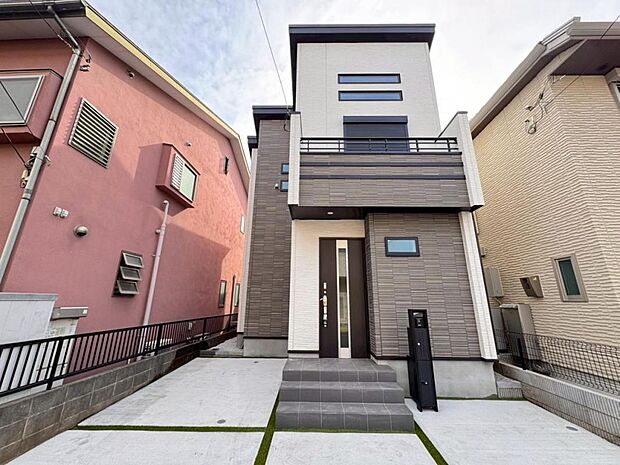 【外観】木造２階建て設計、３ＬＤＫ＋ロフト＋カースペース。暮らしを豊かにサポートする仕様設備や広々としたキッチンなど魅力が詰まったお住まいです。